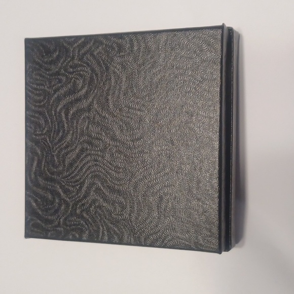 Butterfly Brooch with Sparkling Gemstones NIB - Picture 8 of 8